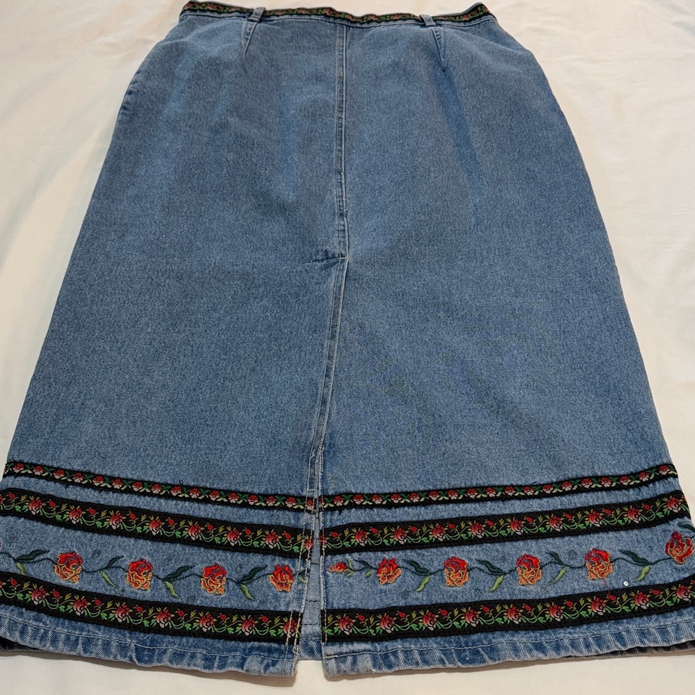Bill Blass Blue Maxi Denim Skirt with Embroidered Floral Accents size 14 Vintage - Picture 8 of 8